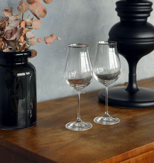 A set of Paulina wine glasses