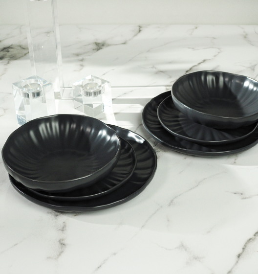 Set of plates LOTUS (black) Set of plates LOTUS (black)