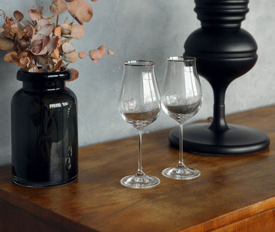 A set of Paulina wine glasses